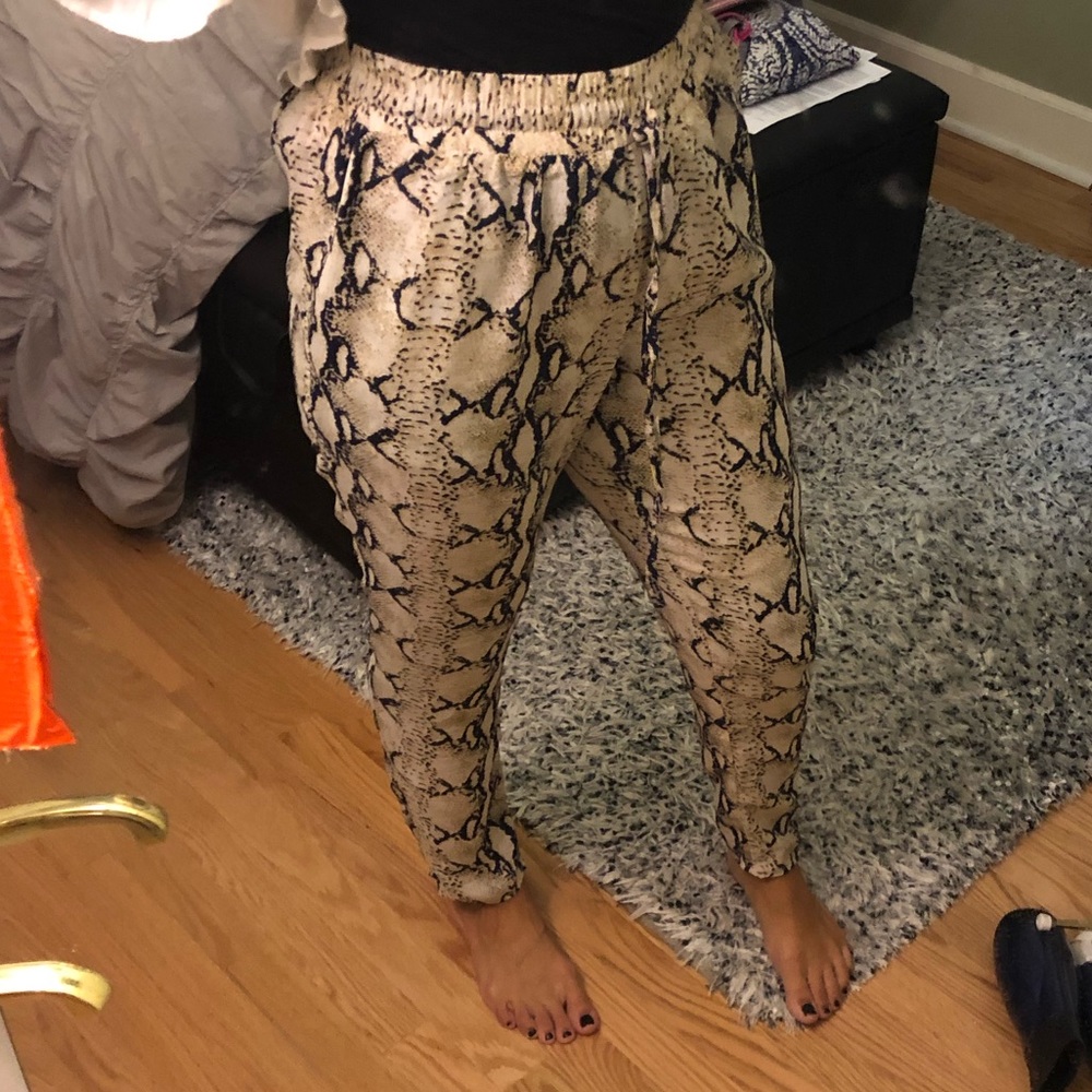 Printed / snake print pants